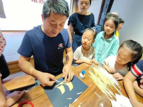 非遺進(jìn)社區(qū)之麥秸畫制作